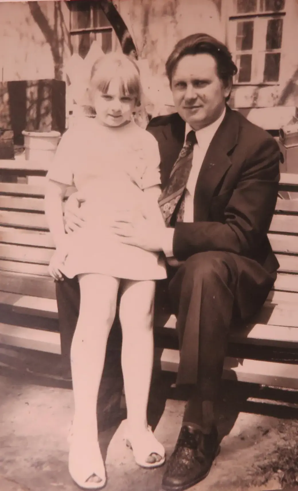 Отец буквально уговорил нашу героиню выбрать творческий путь