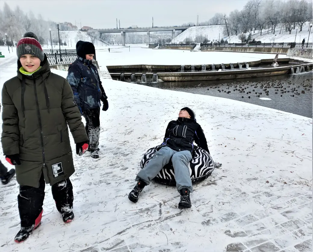 28.12.2021 г. Дубровенка. Если тюбинг один на троих...