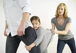 «Меня не пускают в квартиру и не дают видеться с дочерью...» Чем поможет нотариус