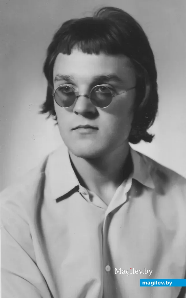 1970-е годы. Могилев. Очки в стиле Джона Леннона. фото из архива Евгения Буловы.