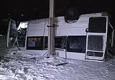 Шесть человек пострадали в результате опрокидывания маршрутки в кювет