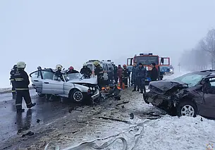 Две легковушки столкнулись в Могилевском районе: одного водителя зажало в авто