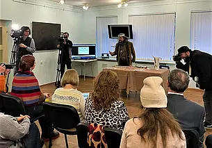 Цветовые импровизации художника из Могилеве Сержа Ардена могут украсить даже баночное пиво