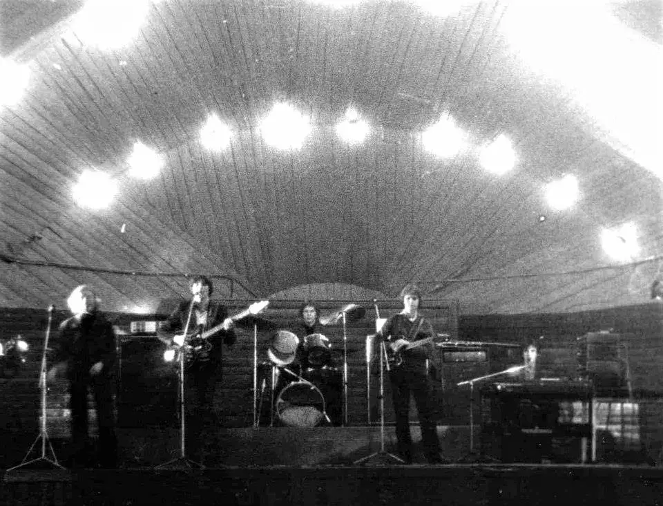 Знаменитая сцена Могилевского городского парка. Это был наш «Royal Albert Hall». Могилев, 1980 год