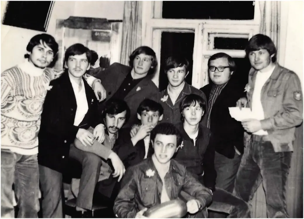 Могилевские "Катки" и товарищи: Киреев, художник Юра Беркотов, Бедулин, один из поклонников, Савинский, Катков, Володя Корнеев, Михалевич, Женя Корнеев, Музыкантов.