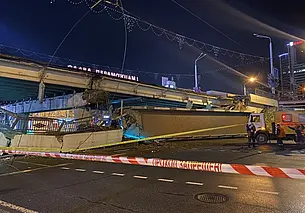 В Минске ночью рухнула пешеходная часть моста через улицу Немига