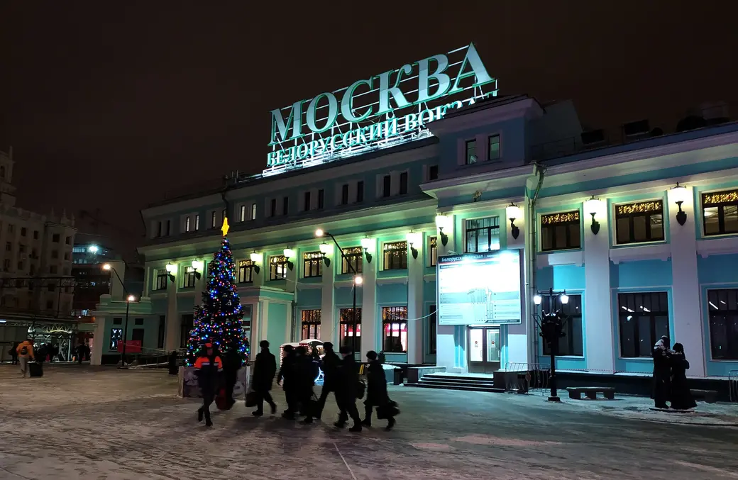 Российская столица встречала нас наряженными елками