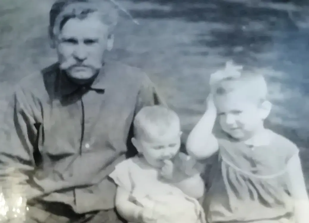 Петрачок с внуками. Могилев. 1952 год