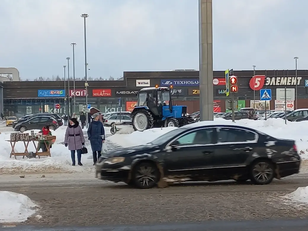 10.01.2022 года, Могилев, микрорайон Казимировка. Позади крутой поворот...