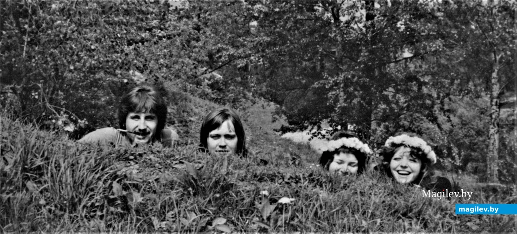 1976, Могилев, Дубровенка. Мы с Васей Маком (второй справа) и наши друзья любили благодатную