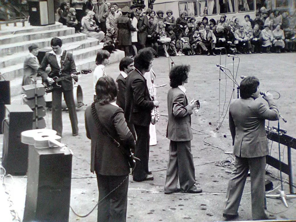 «Романтики» выступают в Печерском лесопарке. Начало 1980-х