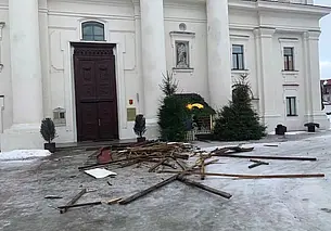 Магілеўскаму катэдральнаму касцелу патрэбна дапамога: моцны вецер пашкодзіў дах на будынку