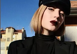 «Мне было не очень комфортно из-за «нестандартного» лица, высокого роста и худобы»