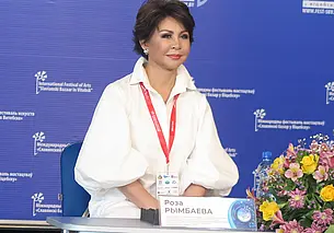 Вспомнить все. Роза Рымбаева: «Я меняться в угоду моде не собираюсь!»