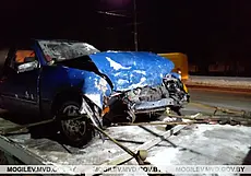 В Могилеве после ДТП загорелся автомобиль такси