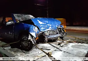 В Могилеве после ДТП загорелся автомобиль такси