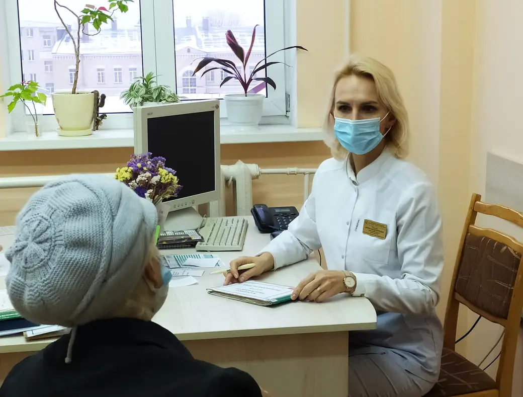 На приеме у врача-реабилитолога Ирины Павчиной. Могилевская центральная поликлиника.