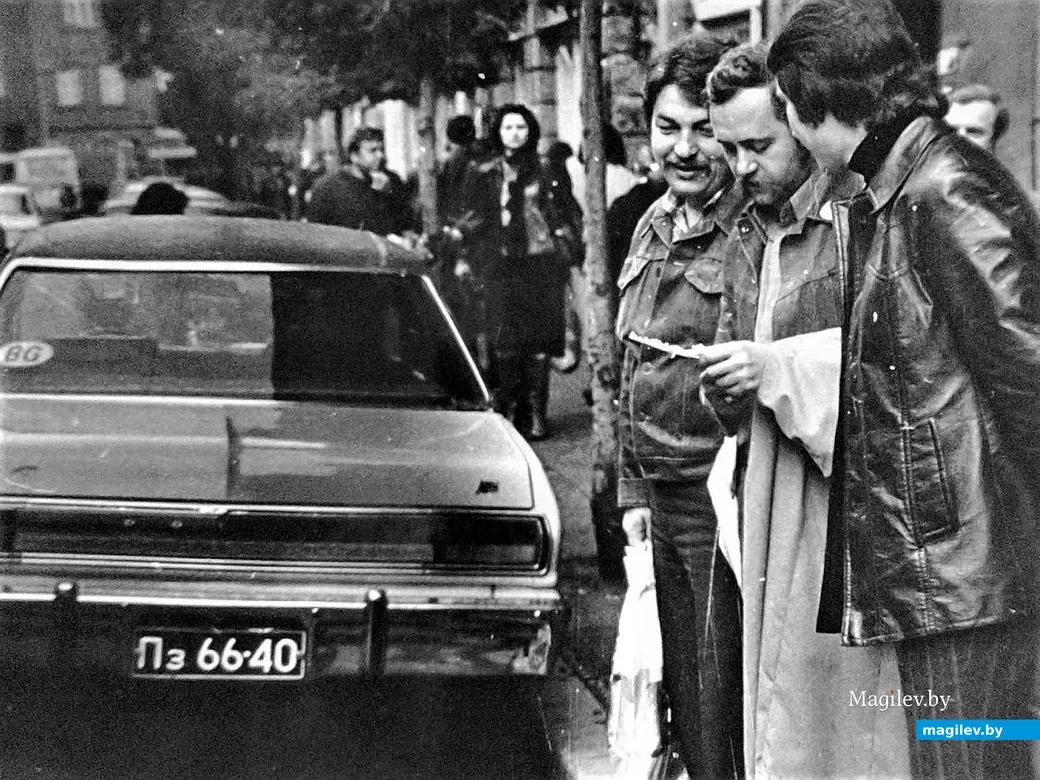 «Романтики» (Шабалин, Крумкачев, Гуленков) во время одной из гастрольных поездок. 1970-е годы.