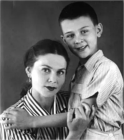 Муслим с матерью Айшет Магомаевой