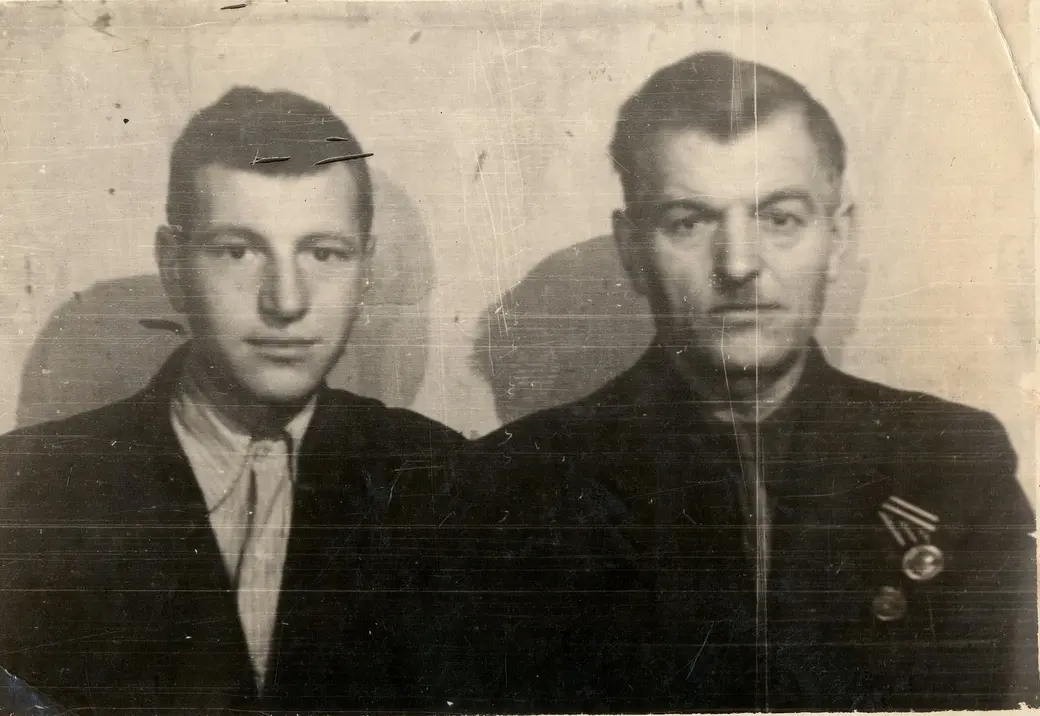 Ивановы - отец Дмитрий Гаврилович и сын Дмитрий, которые не побоялись приютить еврейского мальчика Юлика Лифшица и сами воевали вначале в подполье, а потом в