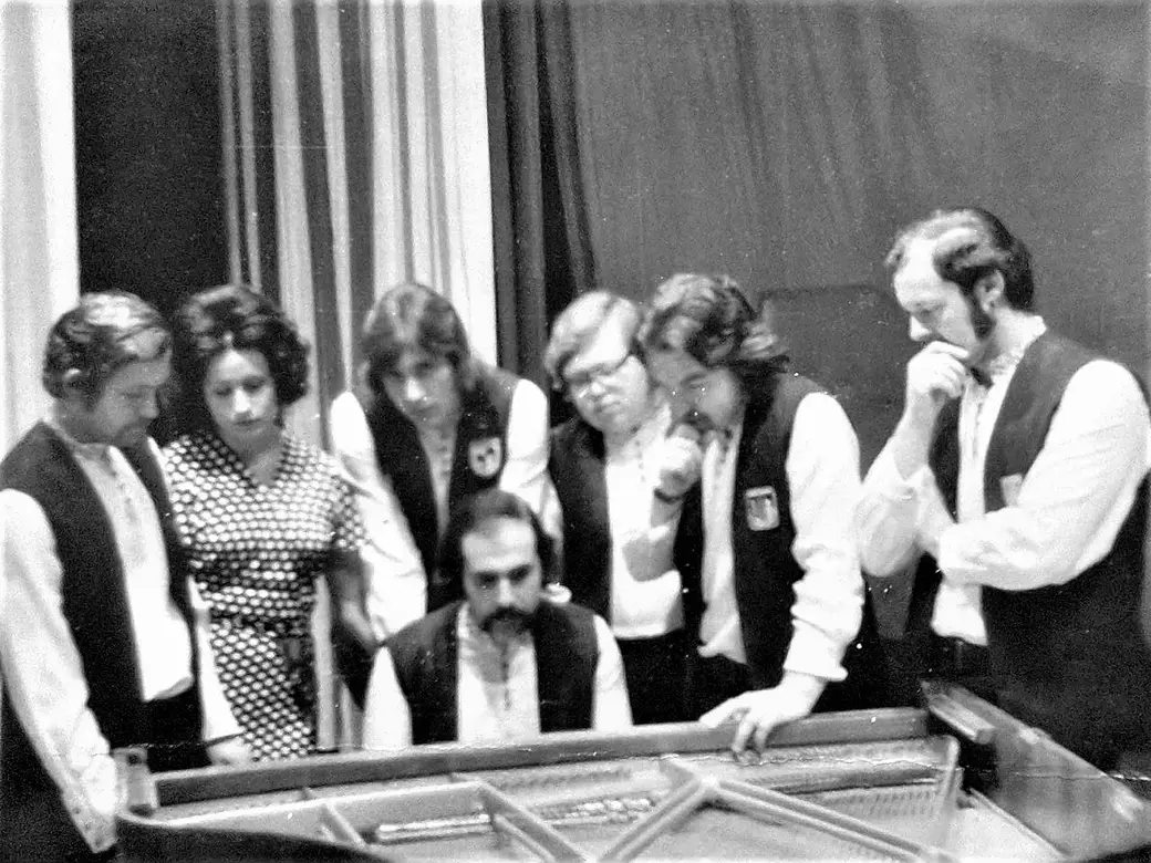 Некоторые творческие вопросы "Романтики" решали коллективно. Первая половина 1970-х годов