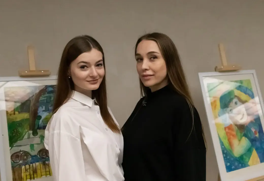 26.01.2022 г. Могилев, ДК области. Победительница конкурса красоты «Мисс Могилев-2019» Яна Геращенко и художественный руководитель и режиссер конкурса, руководитель