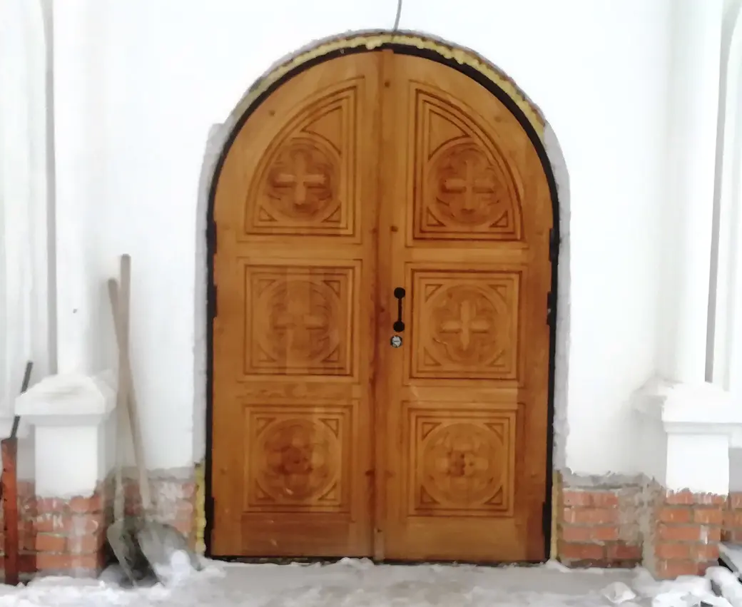 На правом берегу Днепра в парке Подниколье достраивается Свято-Покровская церковь.