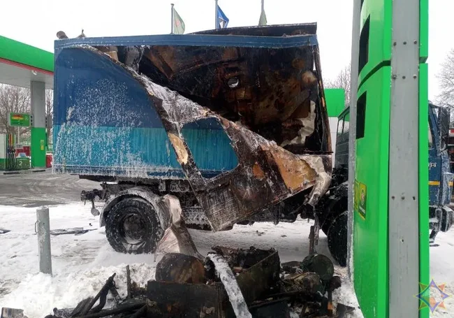 В Могилеве водитель отогнал загоревшийся грузовик от АЗС. Никто не пострадал