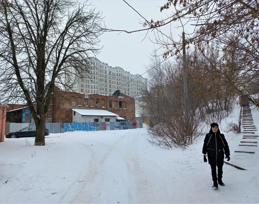 27.01.2022 г., ул. Лазаренко. Ага, вот и вытрезвитель времен Советского Союза. Теперь это, как видите, всего лишь обветшалое кирпичное строение, которое, вне всякого