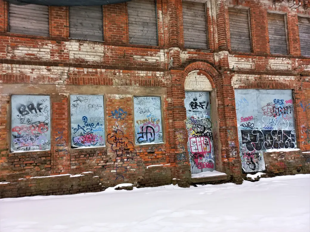 27.01.2022 г., ул. Лазаренко. Вот еще один реставрационный объект, который подтверждает, что красота спасет мир. Кроме шуток, без всякой иронии. И самое главное, на