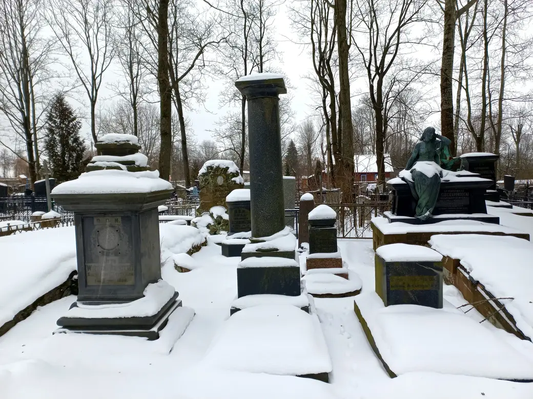 27.01.2022 г., ул. Лазаренко. Польское кладбище. Полнейшая тишина и спокойствие