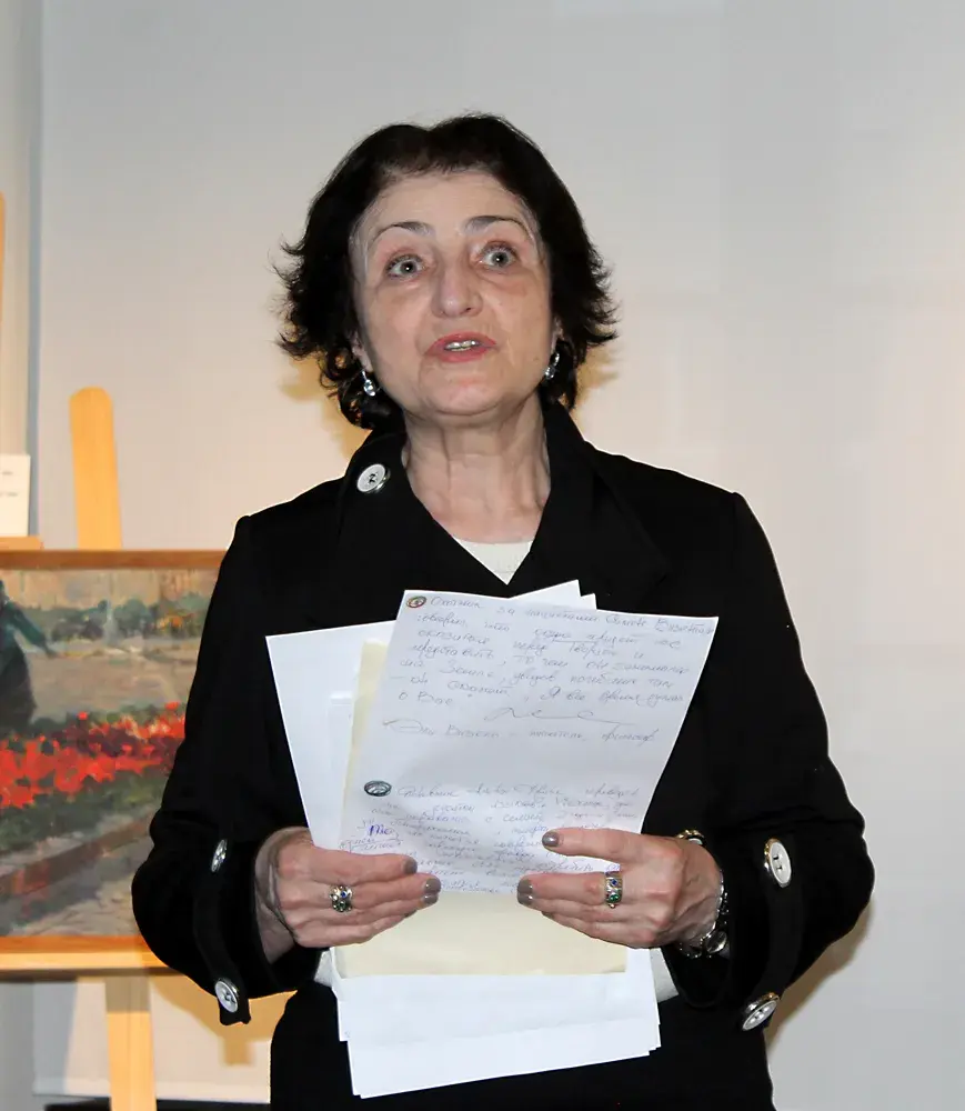 27.01.2022 год. Музея Витольда Бялыницкого-Бирули. Представитель Могилевской еврейской общины Мила Изаксон в рамках лекции рассказывает про Праведников народов мира,