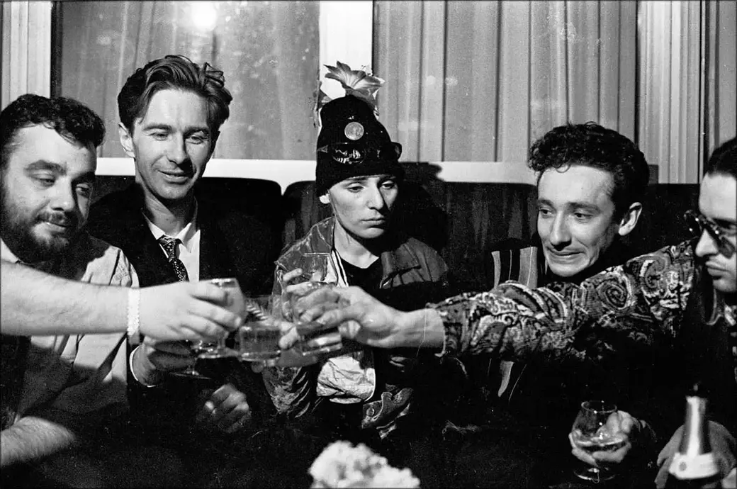 Группа «Браво»: «За все хорошее!». Трое в центре — Сюткин (слева), Агузарова, Хавтан.