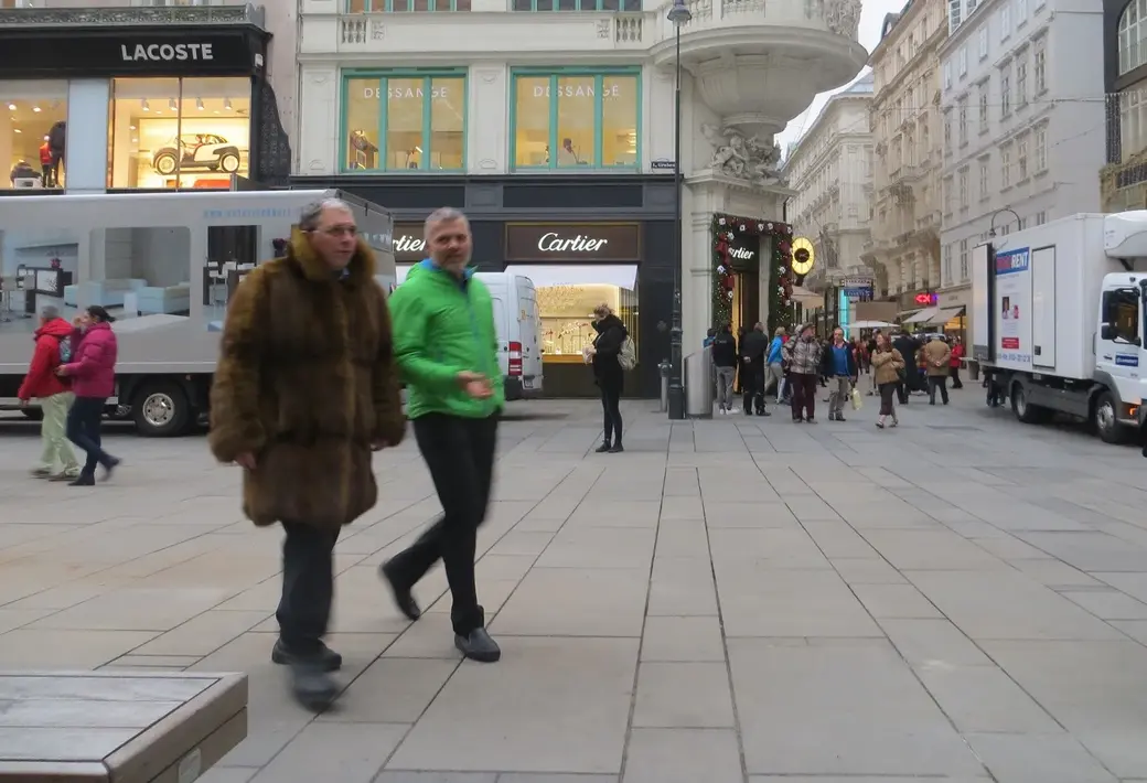 Австриец в «соболях», а на улице, меж тем, октябрь. Фото 2015 года