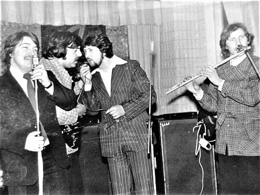 «Романтики» на своей волне (слева направо): Шабалин, Кузькин, Фарберов, Дударук. 1970-е годы