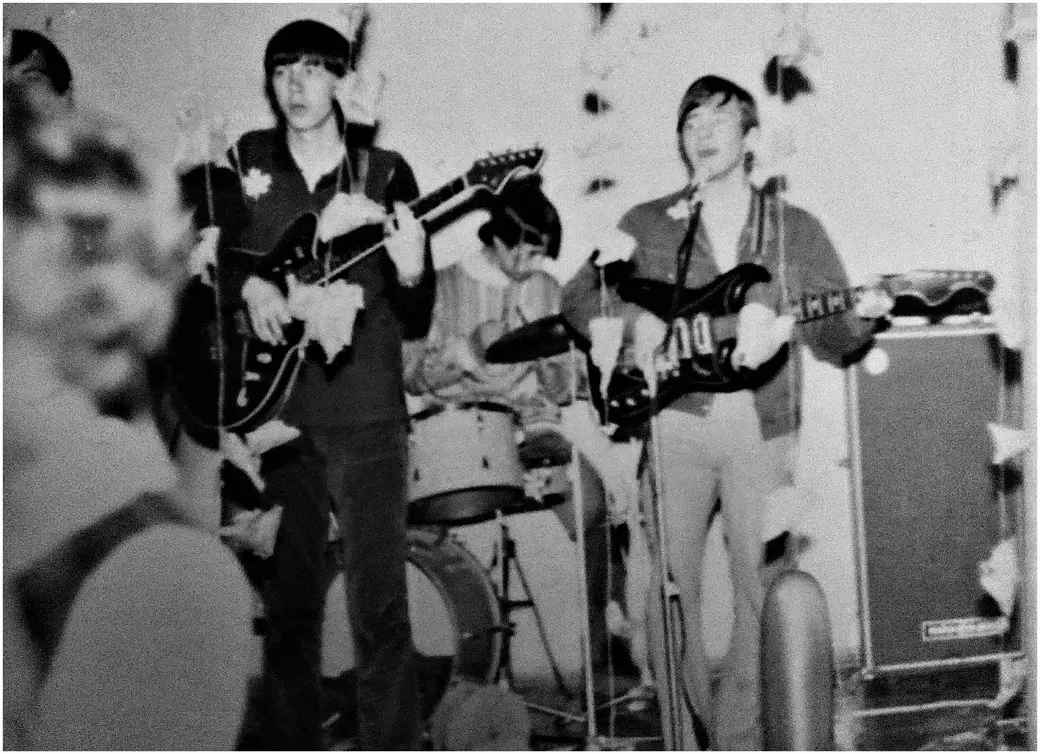 6. «Катки» дают «джазу» (слева направо): Корнеев, Киреев, Катков. Могилев, 1970-е годы