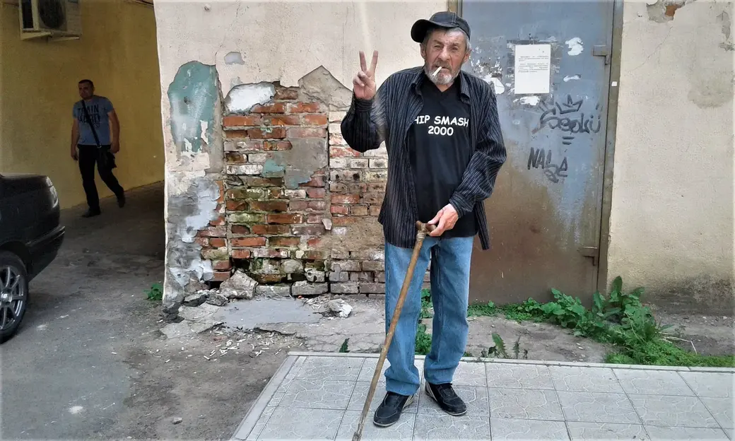 Вова приоделся и прямо-таки помолодел. Могилев, 2019 год