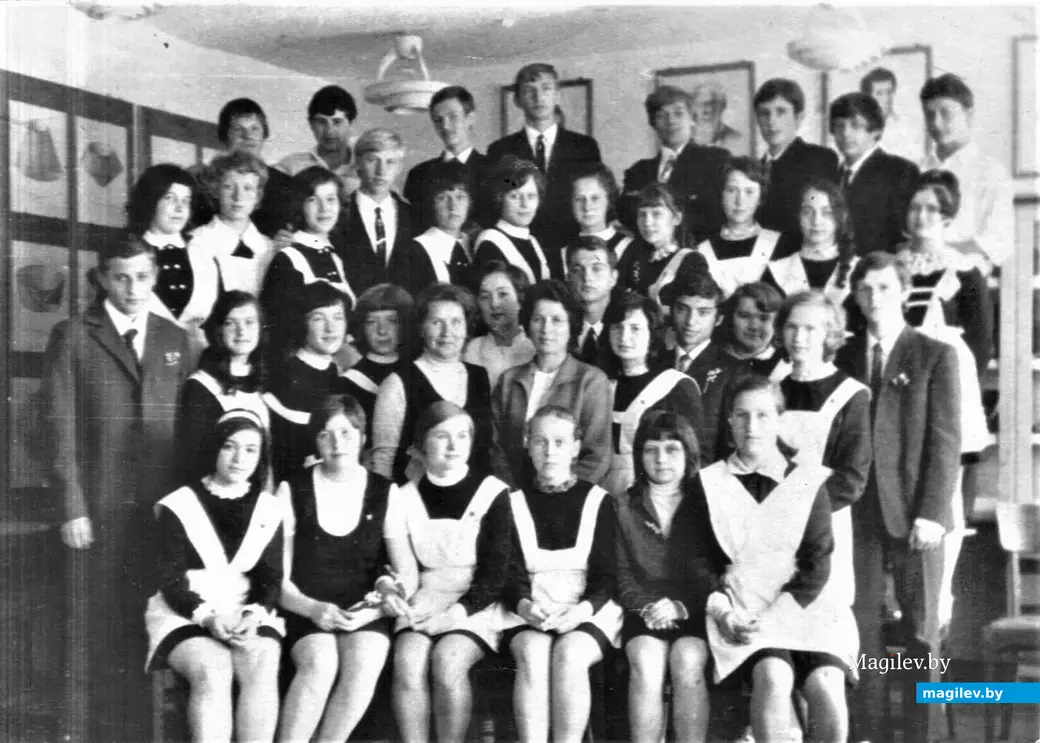 В день последнего школьного звонка. Бобруйск, сш №19, 1972 год.