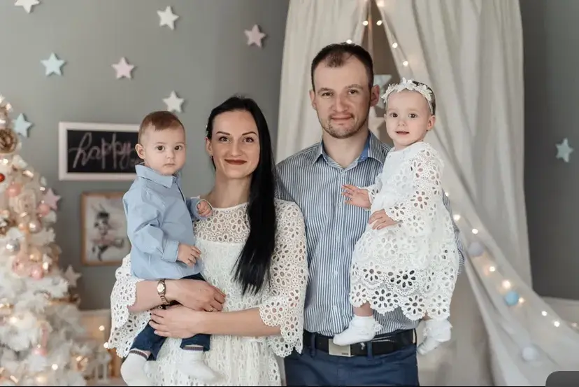 Карина и ее муж Сергей не предполагали, что у кого-то из их детей-двойняшек могут быть проблемы со здоровьем... Фото из архива героини материала.