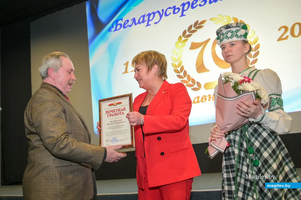 07.02.2022. Заместитель председателя Бобруйского горисполкома Ольга Жук награждает Почетной