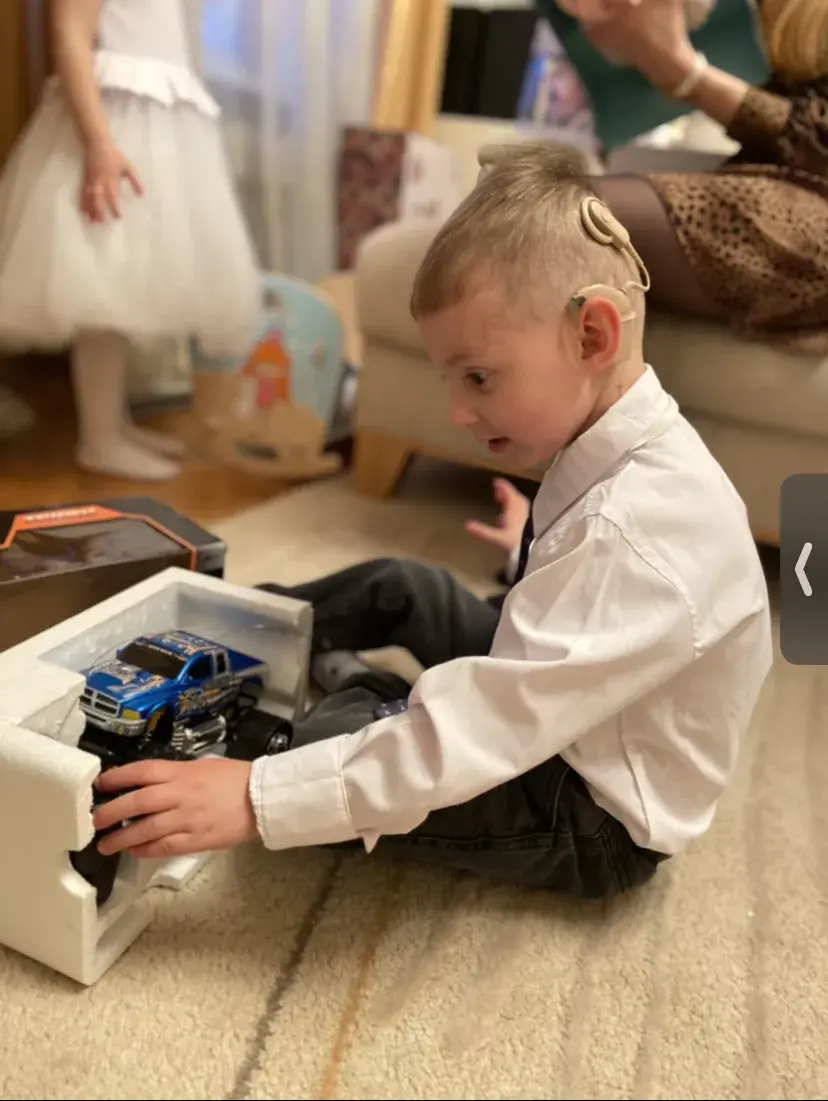 Петя привык к своему особенному «ушку», и без него уже чувствует себя дискомфортно