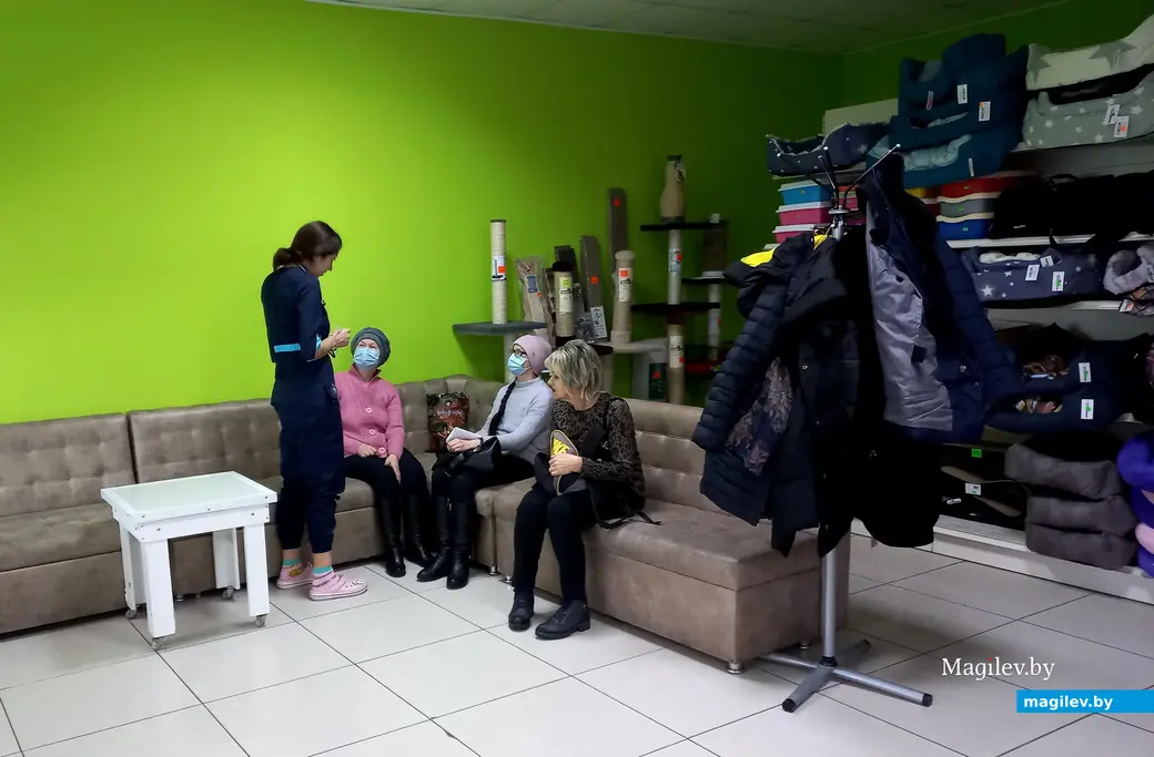 07.02.2022 г. Могилевский филиал ветеринарного центра доктора Базылевского. В ожидании приема хозяева четвероногих рассказывают о своих питомцах