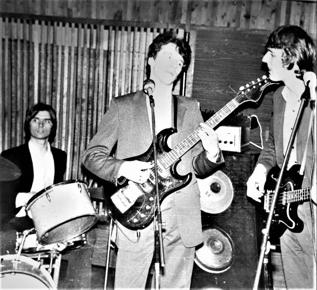 Александр Лущенков в составе «трестовского» ансамбля. Могилев, 1981 год