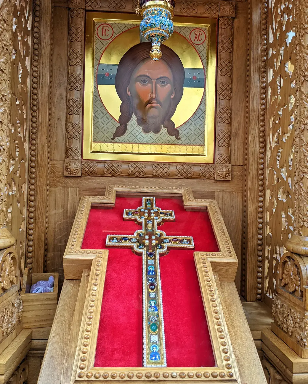 Копия Креста святой Евфросинии Полоцкой, сделанная брестским ремесленником в 1997 году.