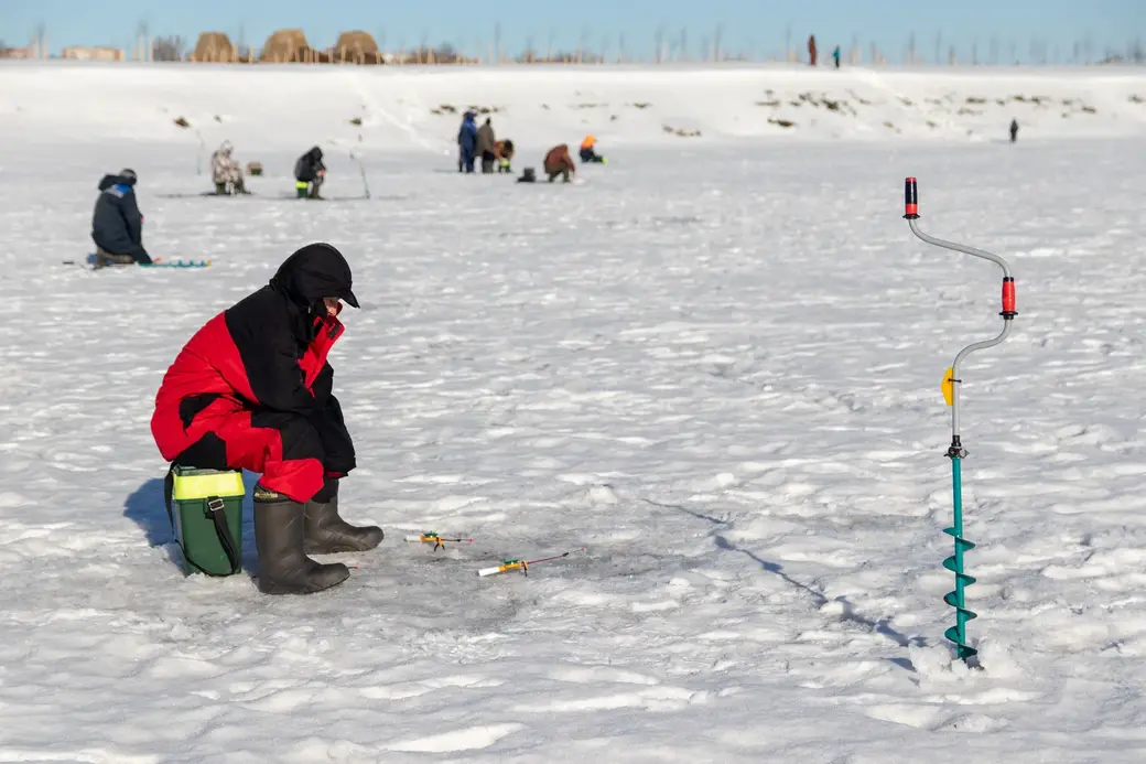 12.02.2022 г. Могилев, Фатинский залив. Ловись, рыбка, большая и маленькая!