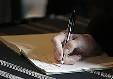 Стоит ли при жизни составить завещание на сына? Вот что советует нотариус