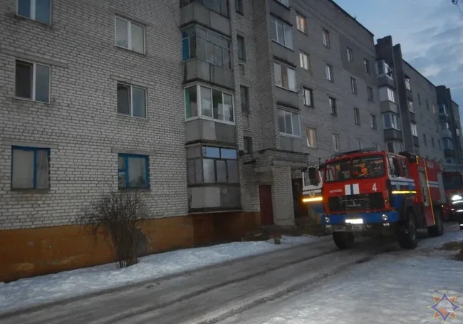 В Могилеве соседи спасли на пожаре жильца-инвалида. Мужчина в больнице