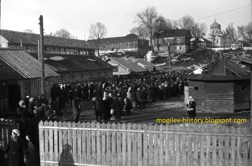 Быховский рынок в Могилеве. 1942 год. Из архива Олега Давида Лисовского