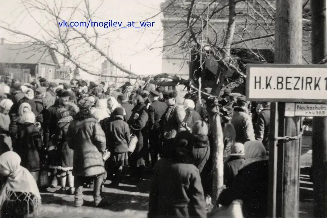 Быховский рынок в Могилеве. 1942 год. Из архива Олега Давида Лисовского