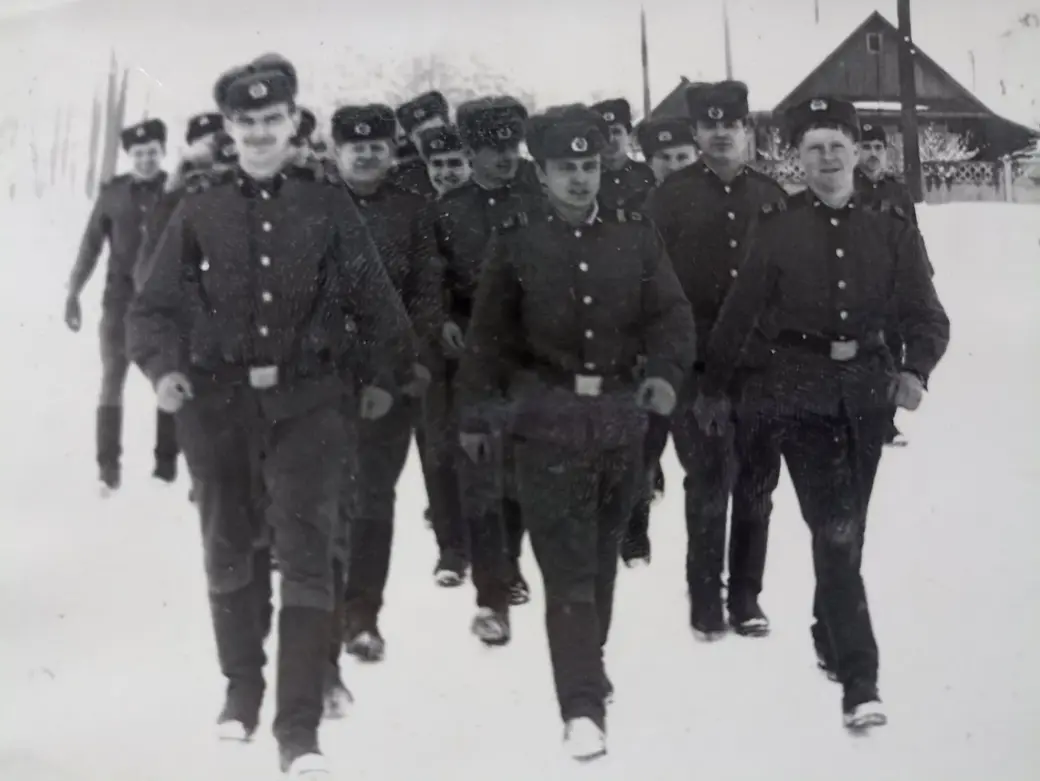 «Шагом ма-а-арш!» Тарасевич – крайний слева